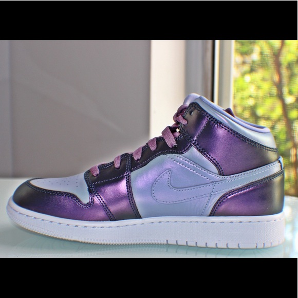 New Women’s Air Jordan 1 Retro ‘Metallic Purple’ - Picture 6 of 8